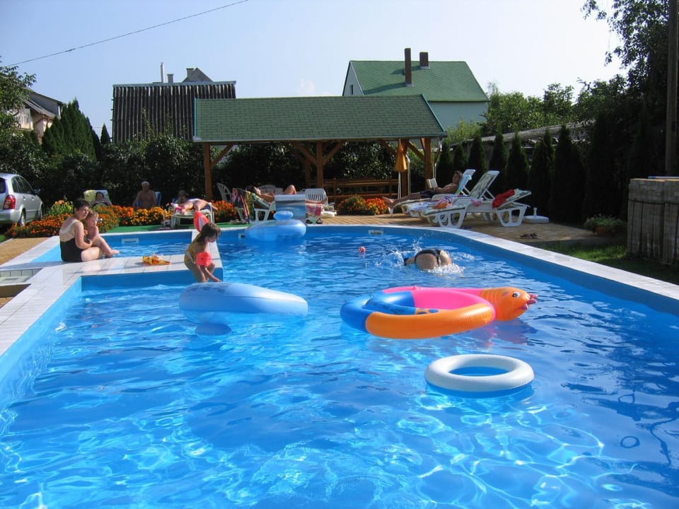Swimming pool, Swimming pool