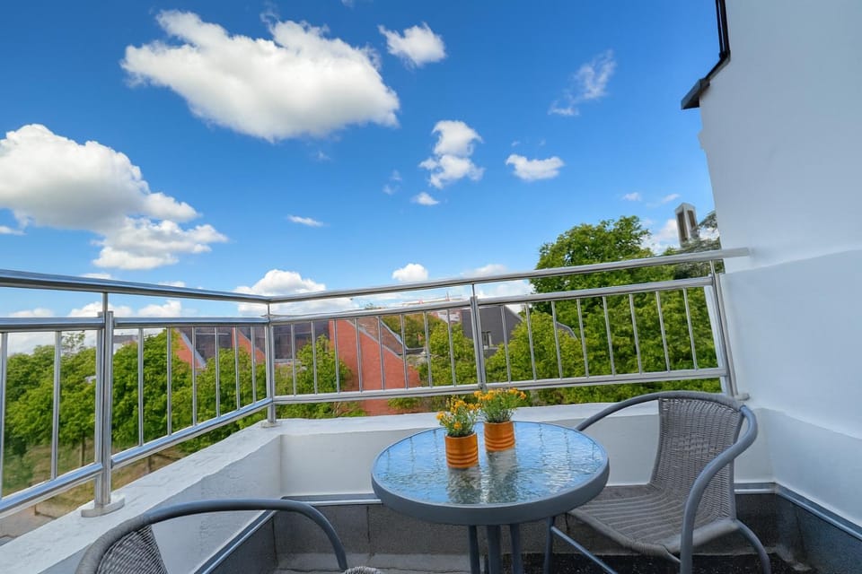 View (from property/room), Balcony/Terrace, City view, Landmark view