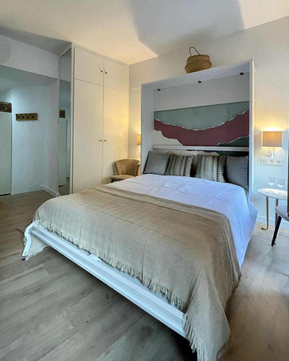 Bed, Photo of the whole room