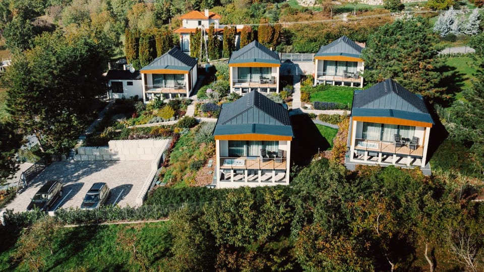 Property building, Neighbourhood, Bird's eye view, Hot Tub, Lobby or reception, Parking