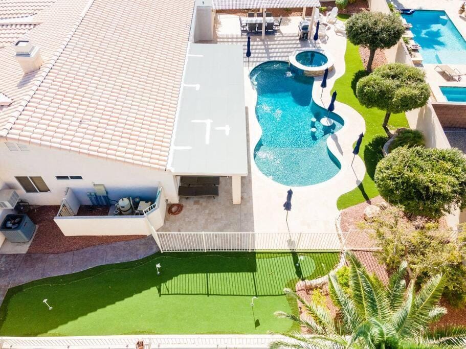 Bird's eye view, Swimming pool