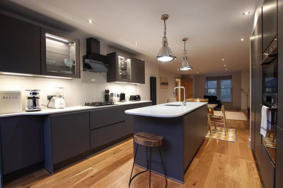 Stylish 2 bedroom self-contained apartment in the heart of Clifton Village Apartment in Bristol
