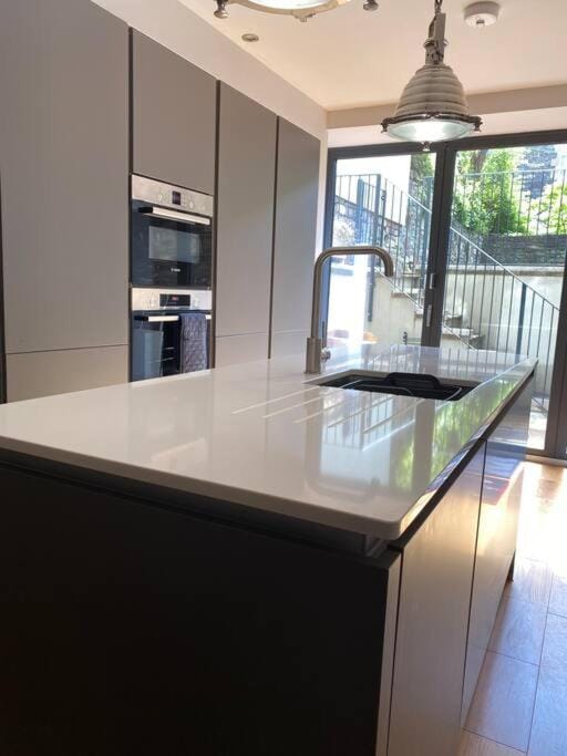 Stylish 2 bedroom self-contained apartment in the heart of Clifton Village Apartment in Bristol