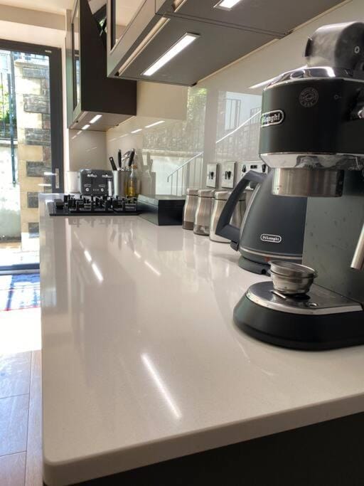 Stylish 2 bedroom self-contained apartment in the heart of Clifton Village Apartment in Bristol