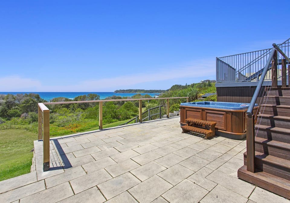Beachfront Paradise - Jones Beach House in Kiama Downs