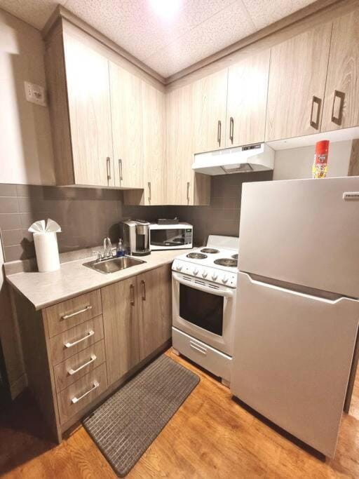 Cozy Sweet Studio #1, 10 minutes to D.T. Ottawa Apartment in Gatineau