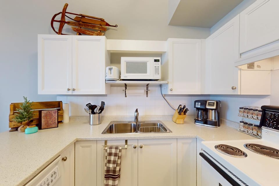 Chateau On The Ridge 410 Apartment in British Columbia