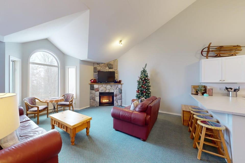 Chateau On The Ridge 410 Apartment in British Columbia