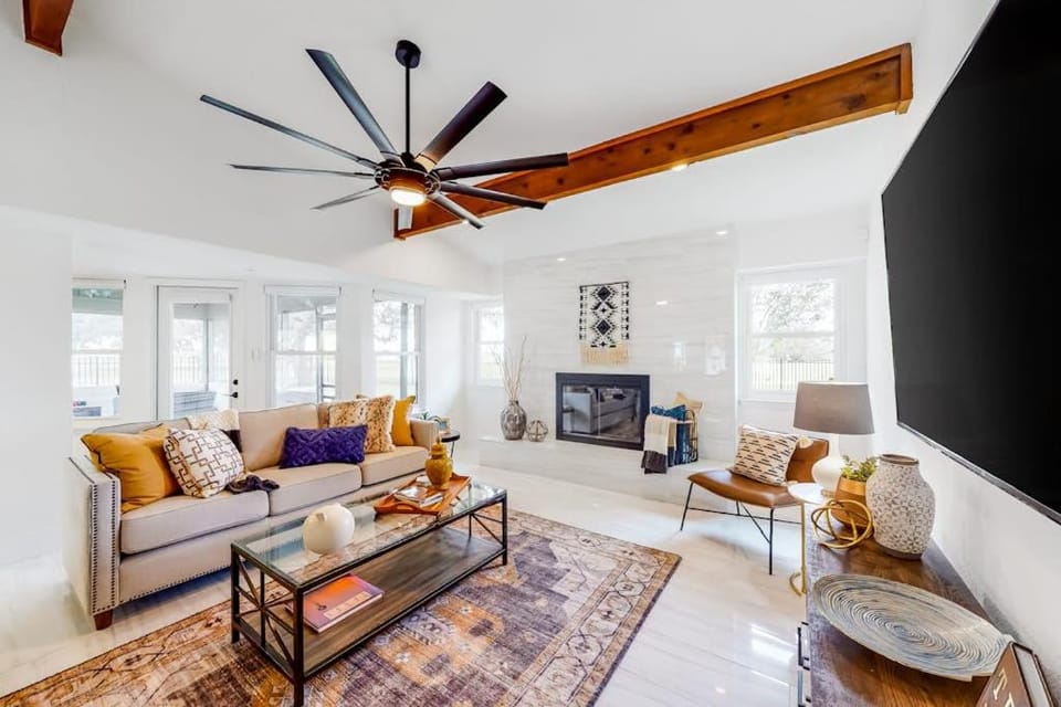 TV and multimedia, Living room, Seating area