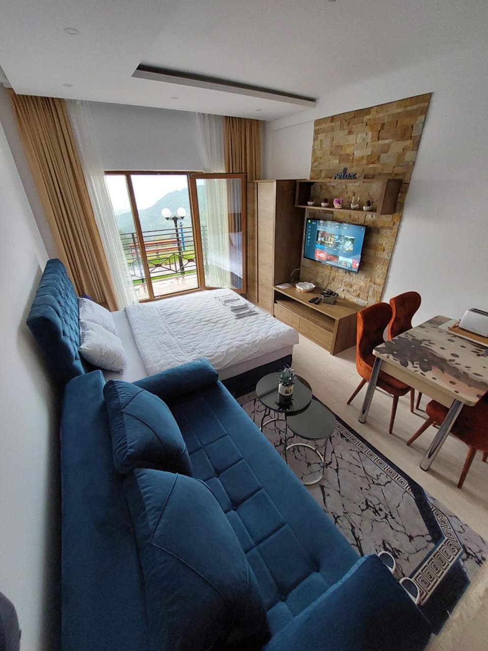 Bed, TV and multimedia, Living room, Photo of the whole room, Seating area, Bedroom
