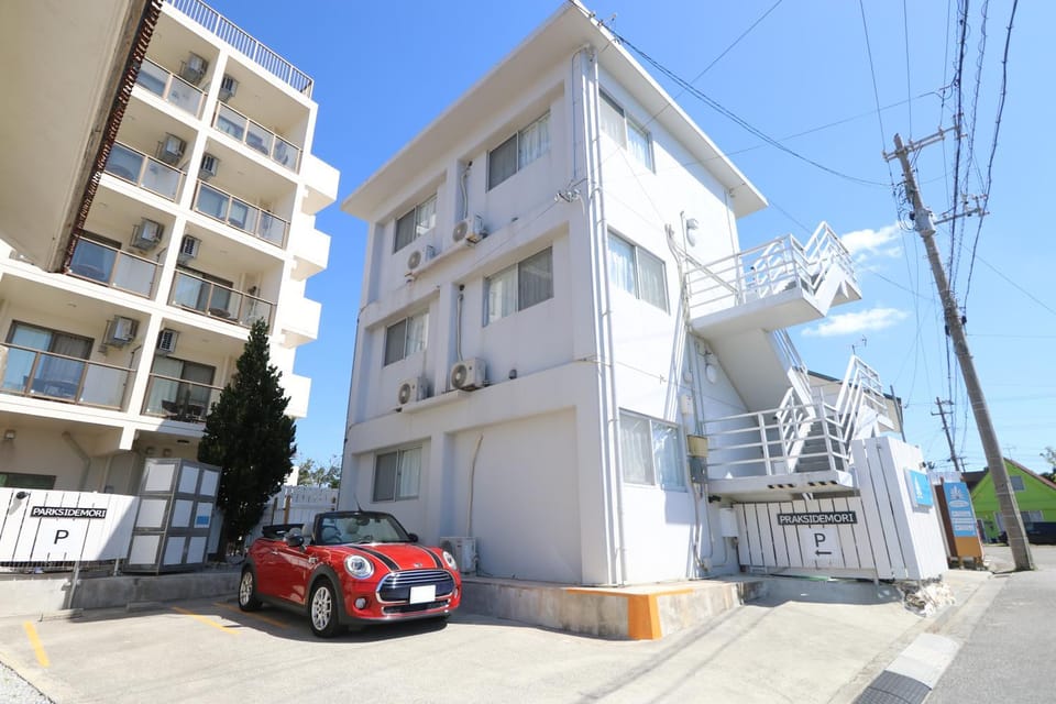 Property building, Day, Neighbourhood, Parking