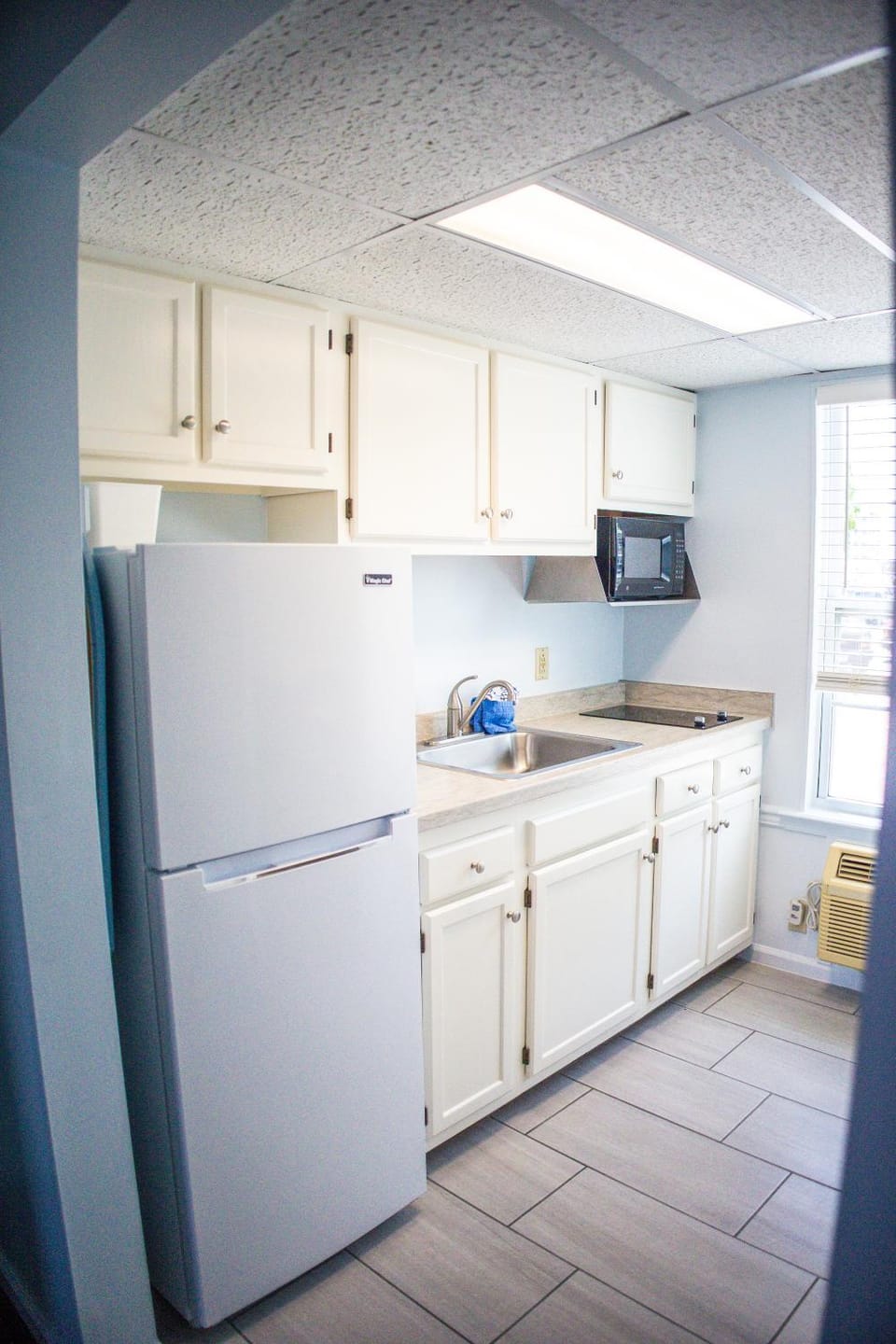 Bedroom, kitchen
