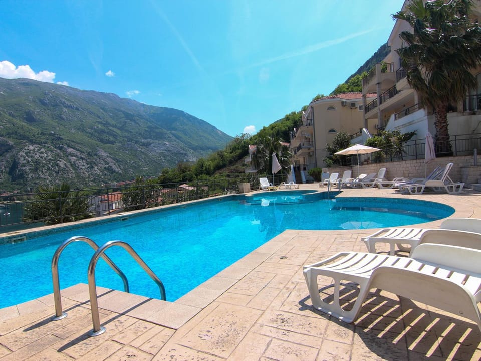 2BDR apartment with pool -B3 Apartment in Muo