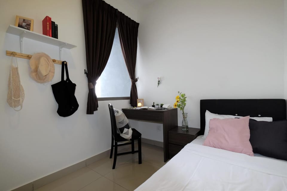 Bed, Photo of the whole room, Bedroom