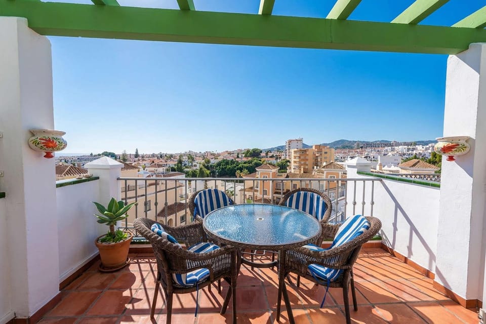 View (from property/room), Balcony/Terrace, City view