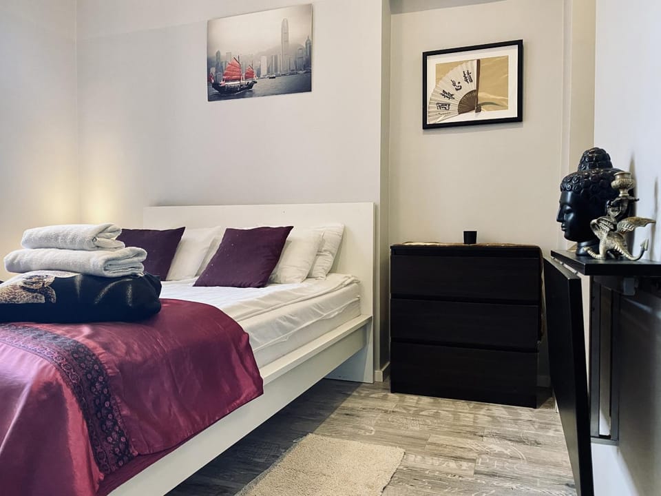 Bed, Bedroom