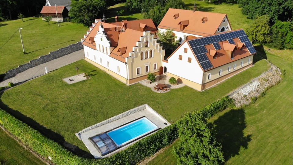 Bird's eye view, Swimming pool