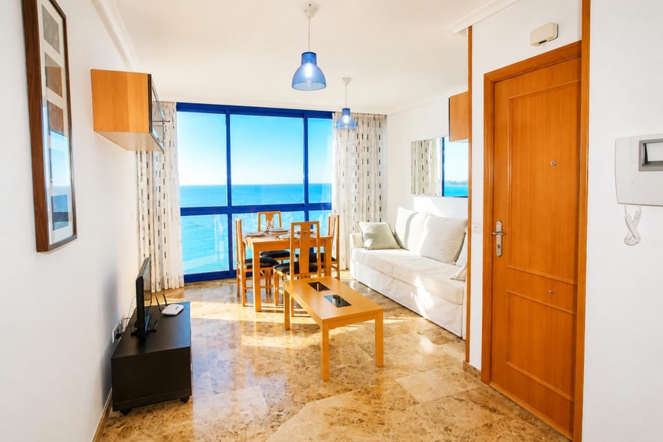 Communal lounge/ TV room, Dining area, Sea view