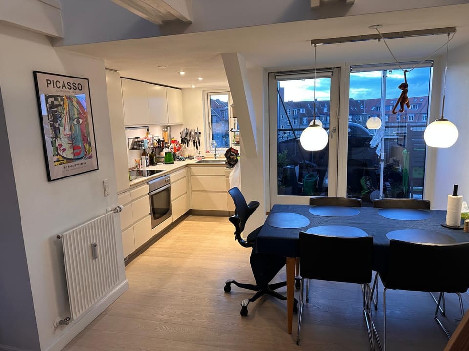 Dining area, kitchen