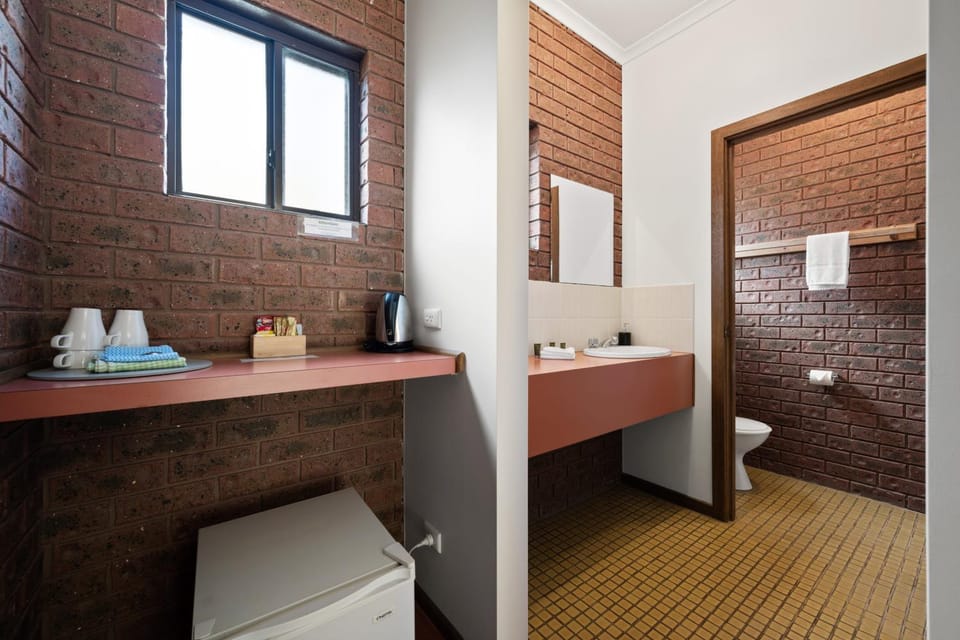 Bathroom, Kitchen or kitchenette