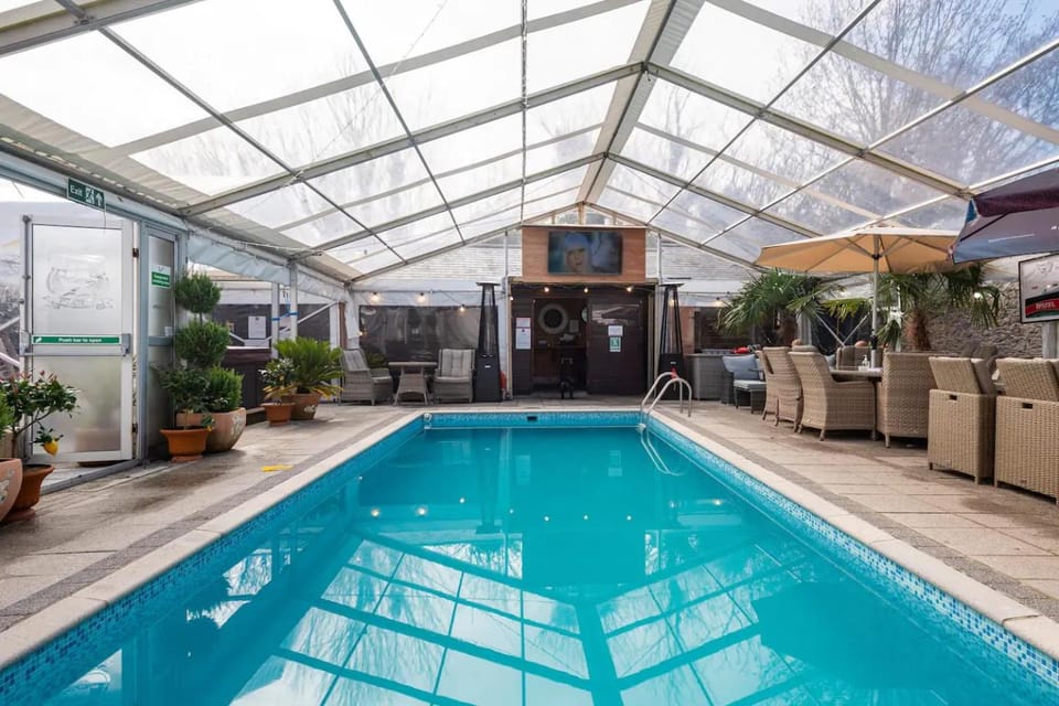 Swimming pool, Swimming pool