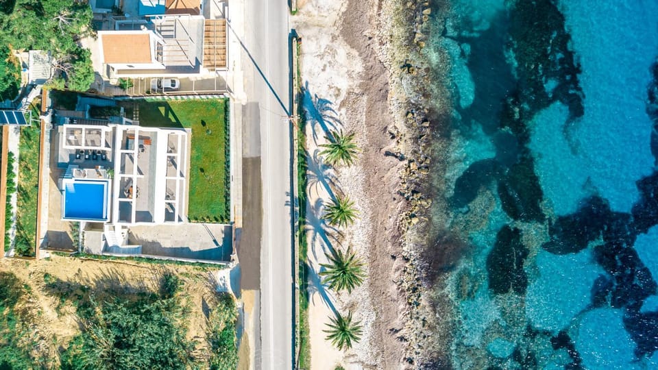 Property building, Sea view, Sea view, Swimming pool