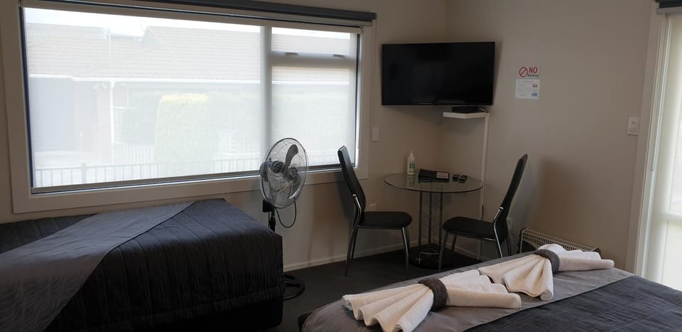 TV and multimedia, Dining area, Bedroom