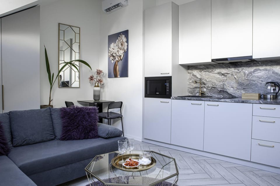 Kitchen or kitchenette, Seating area, Dining area