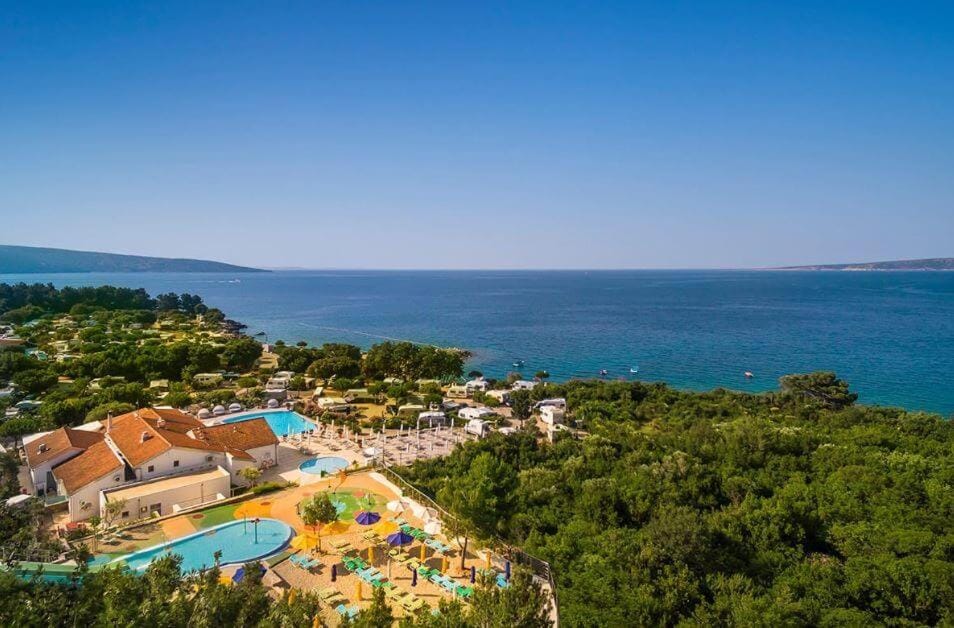 Restaurant/places to eat, Bird's eye view, Game Room, Kids's club, Pool view, Swimming pool, young children