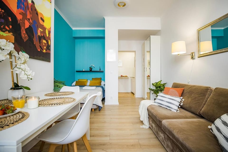Bed, Photo of the whole room, Seating area, Bedroom