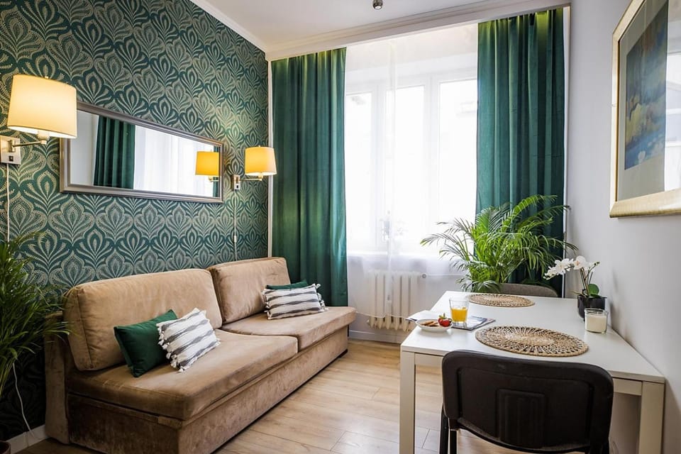 Bed, Photo of the whole room, Seating area, Bedroom