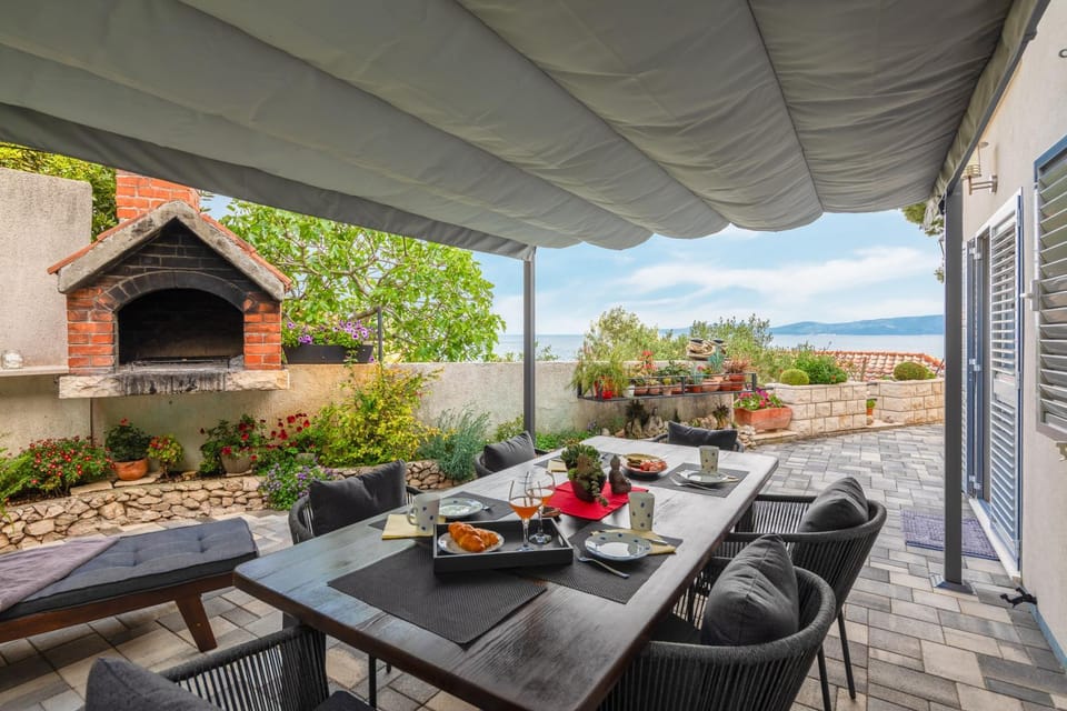 BBQ facilities, Balcony/Terrace, Seating area, Dining area