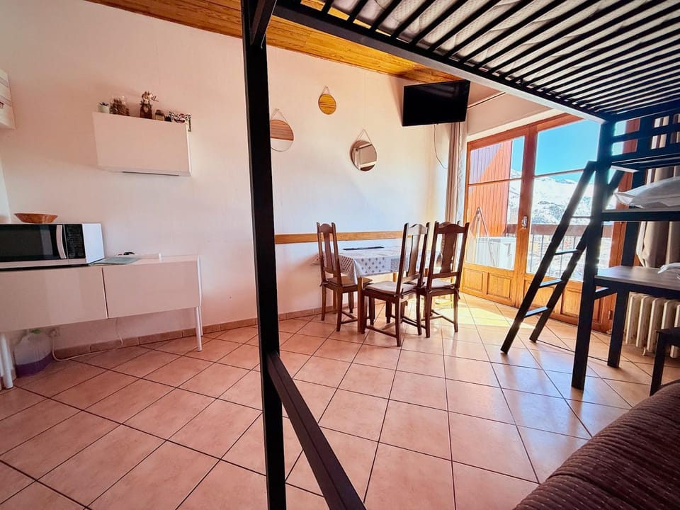 Studio au pied des pistes avec vue imprenable sur la station Apartment in Provence-Alpes-Côte d'Azur