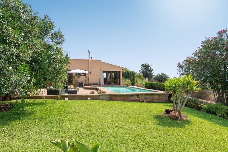 Property building, Garden, Swimming pool, Swimming pool