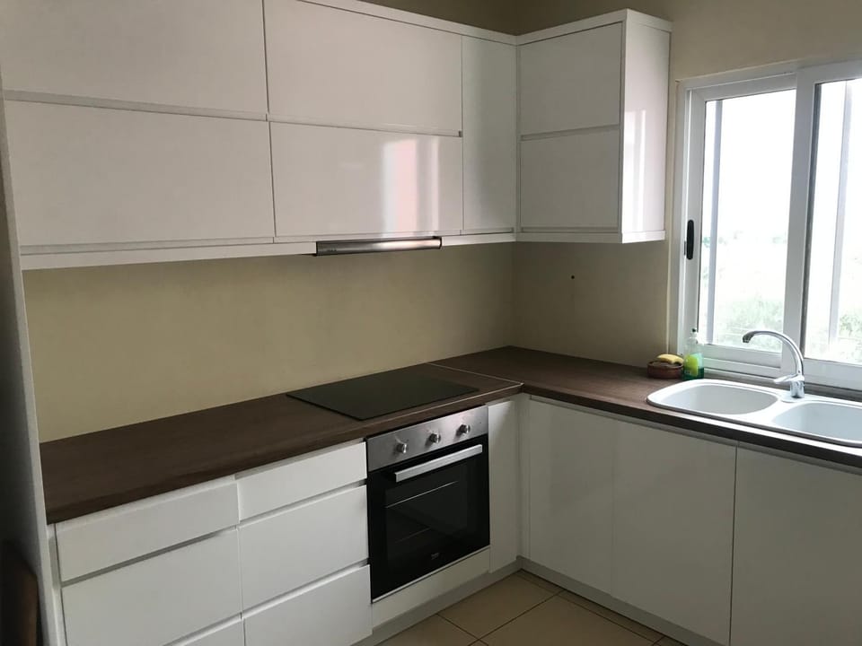 Kitchen or kitchenette, pet friendly, stove