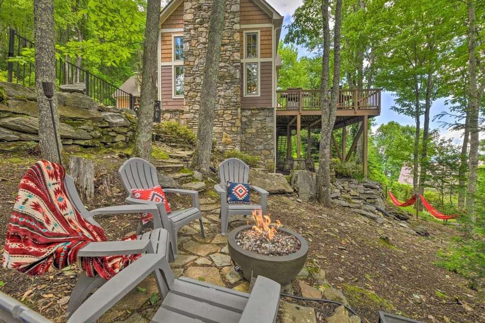 Luxe Lodge Near Smoky Mountains Views and Hot Tub! House in Waynesville