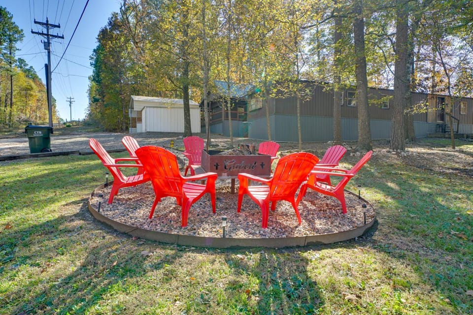 Private Hot Tub & Deck! Broken Bow Group Getaway House in Oklahoma