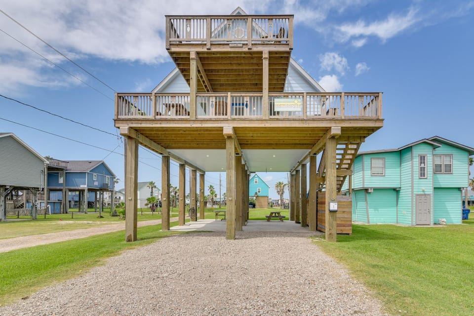 Walk to Water: Family-Friendly Surfside Beach Home House in Surfside Beach