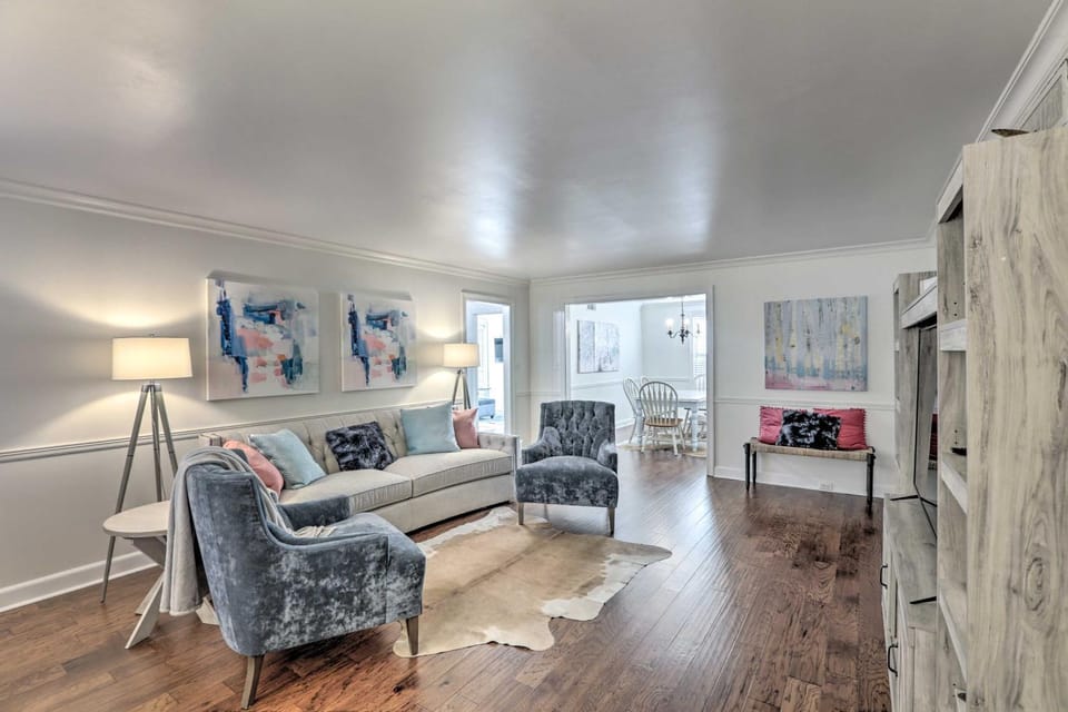 Walk to Broad St: Central Thomasville Condo House in Thomasville