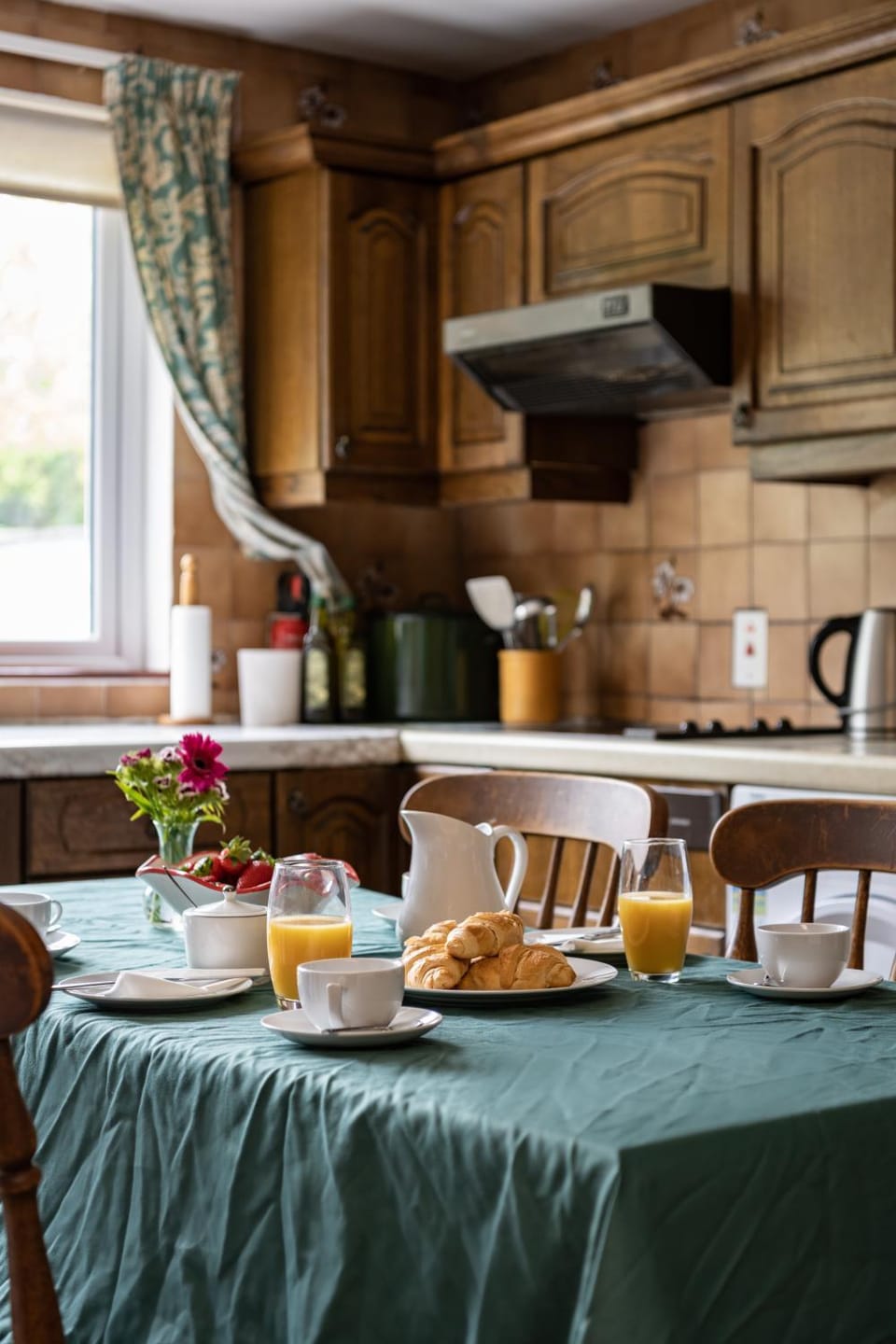 Kitchen or kitchenette, Food and drinks, Communal kitchen, Food, Breakfast, Continental breakfast, Buffet breakfast