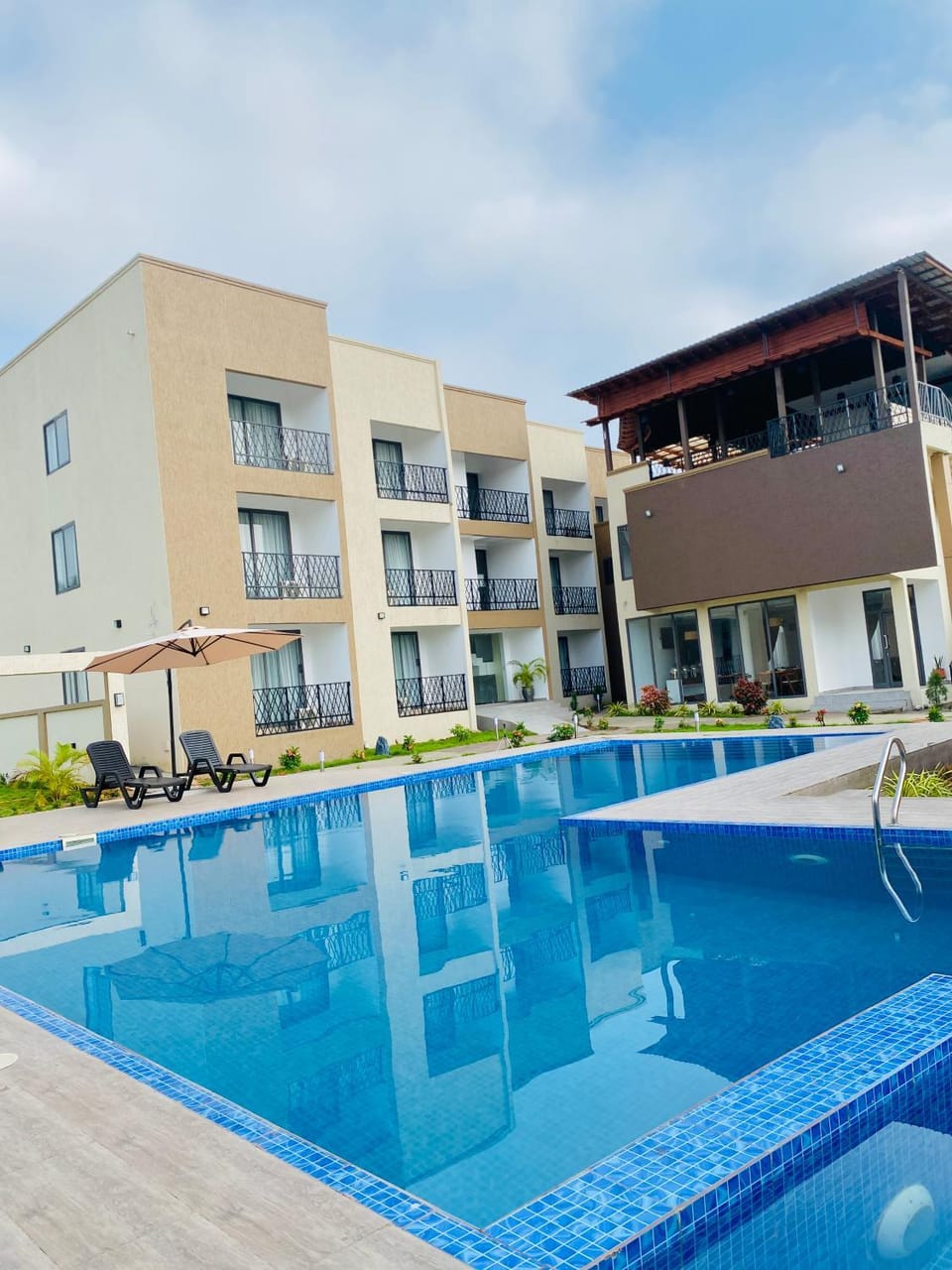 AIDEN HOMES AND APARTMENTS HOTEl Hotel in Greater Accra Region, Ghana