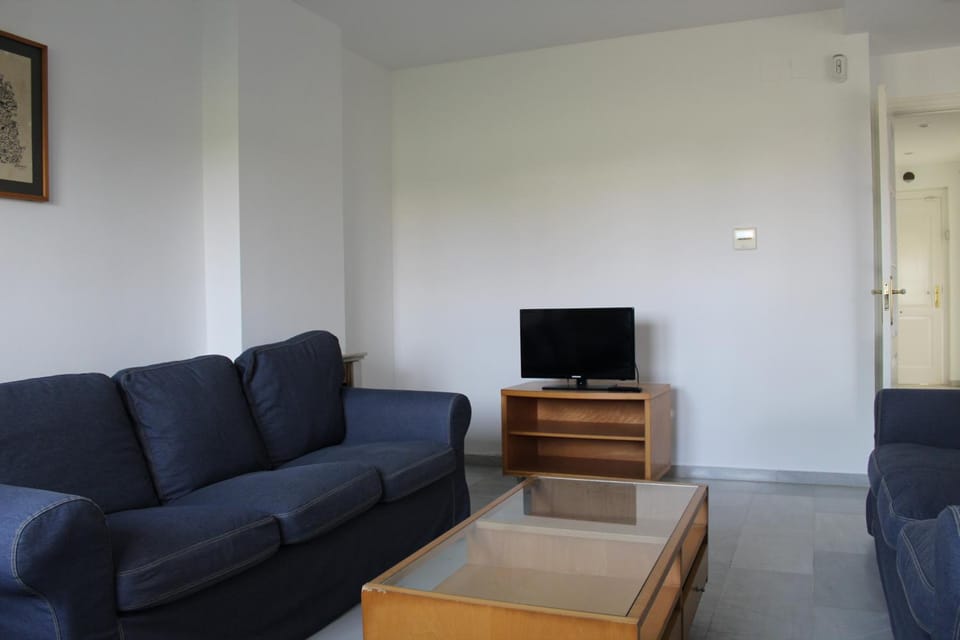 Communal lounge/ TV room, TV and multimedia, Living room, Seating area