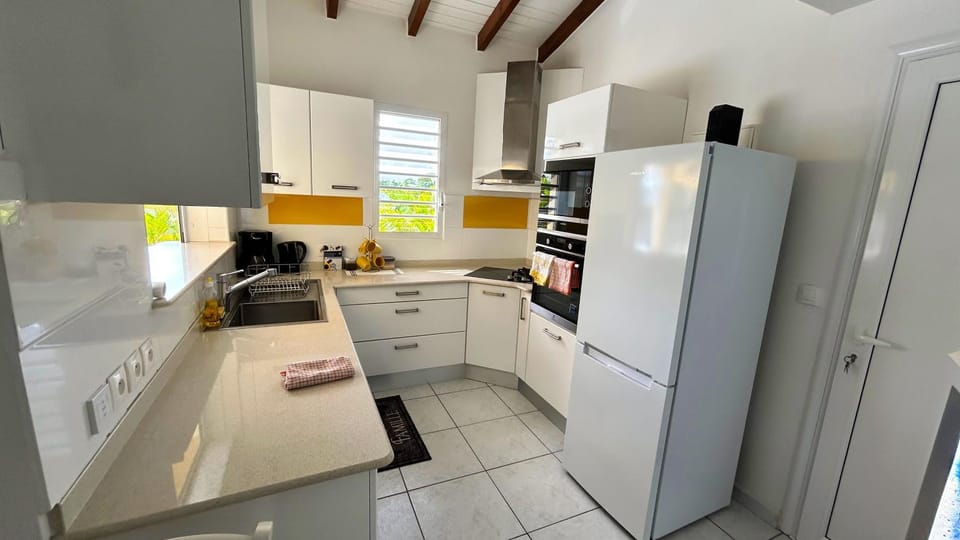 Kitchen or kitchenette, minibar, pet friendly, stove