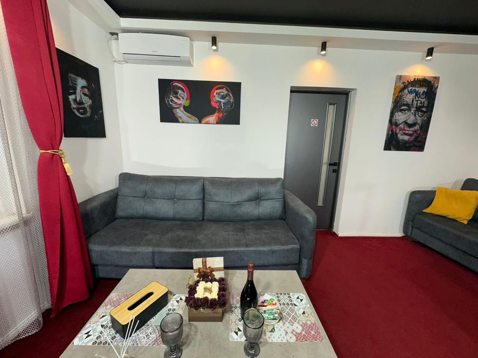 Smarald - Premium Apt in Best Location & Parking Apartment in Craiova