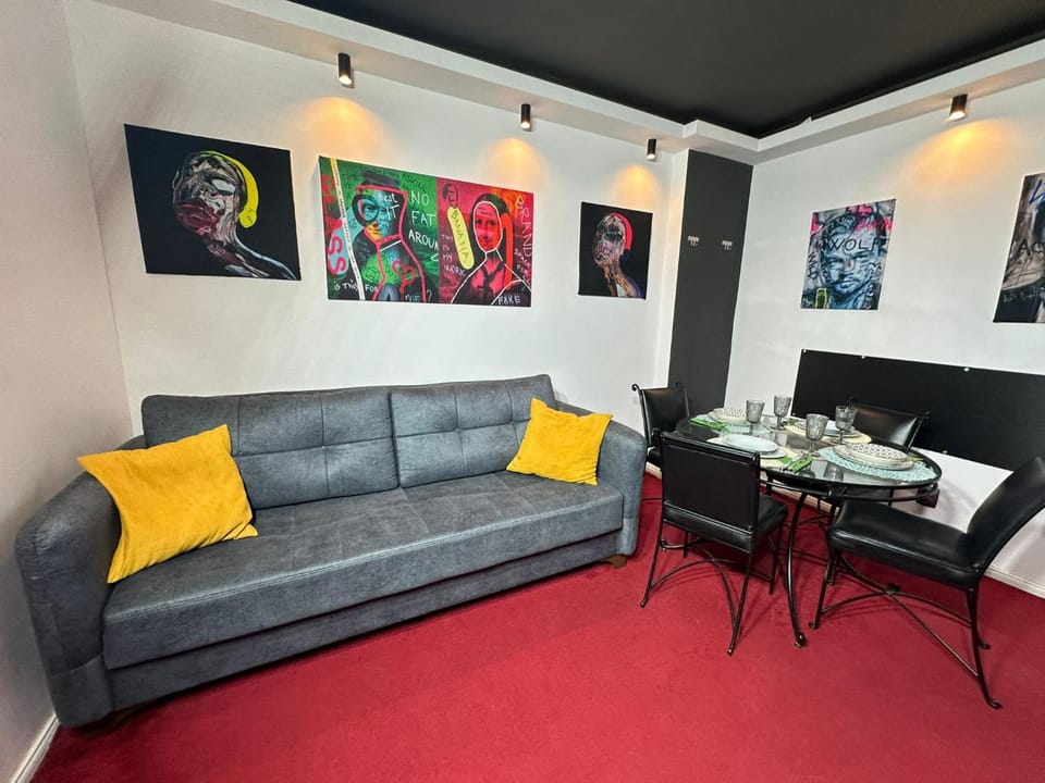 Smarald - Premium Apt in Best Location & Parking Apartment in Craiova