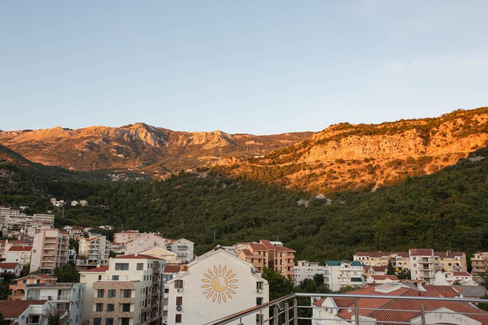 Neighbourhood, City view, Mountain view