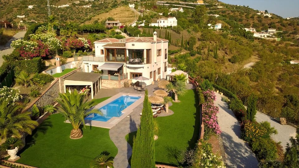 Property building, Natural landscape, Bird's eye view