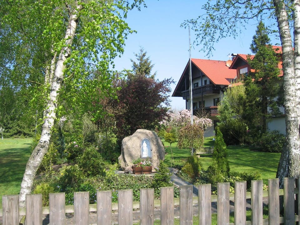 Day, Garden