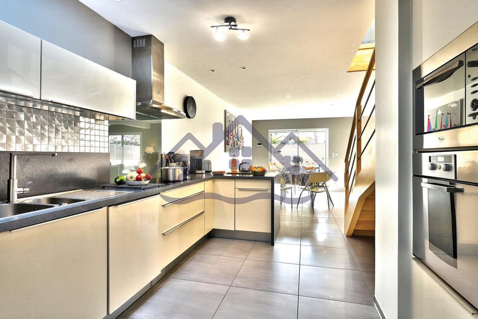 Kitchen or kitchenette, Dining area, dishwasher, minibar, oven, pet friendly, stove, toaster