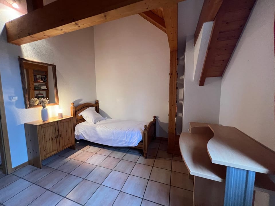 Photo of the whole room, Bedroom, heating, towels, wardrobe